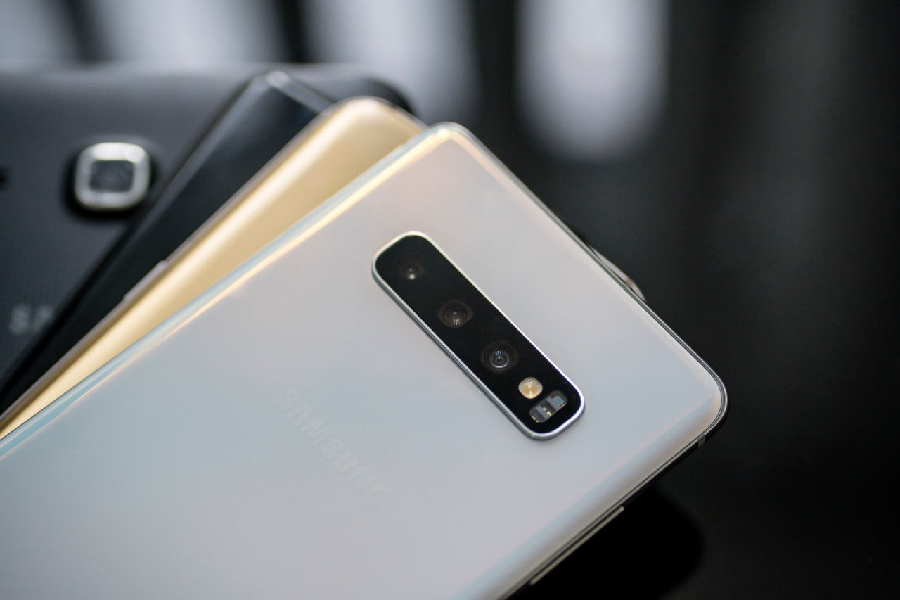 Technicien Dr. iPhone en train de réparer rapidement un smartphone Samsung Galaxy à Bordeaux